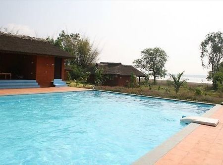 Red Earth Kabini Begūr Екстериор снимка