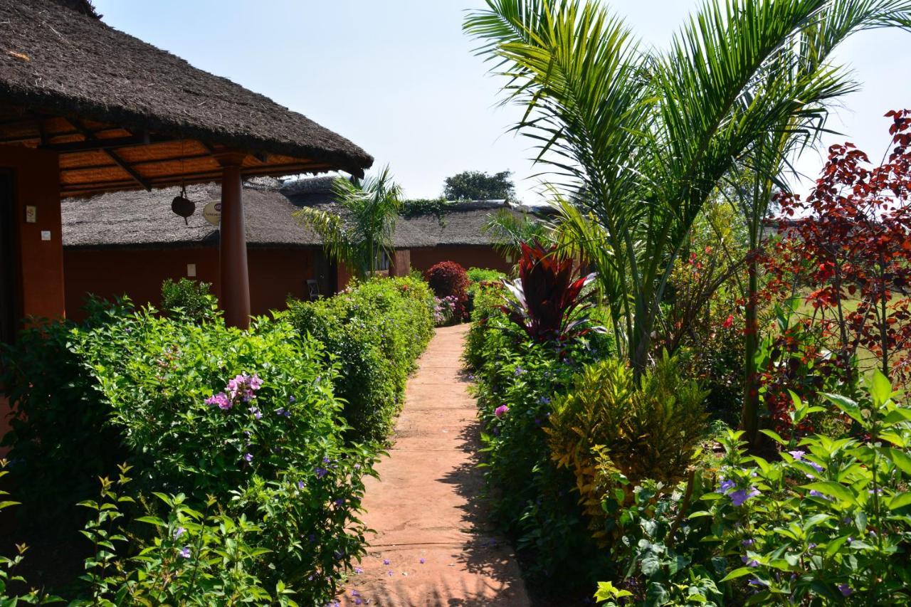 Red Earth Kabini Begūr Екстериор снимка